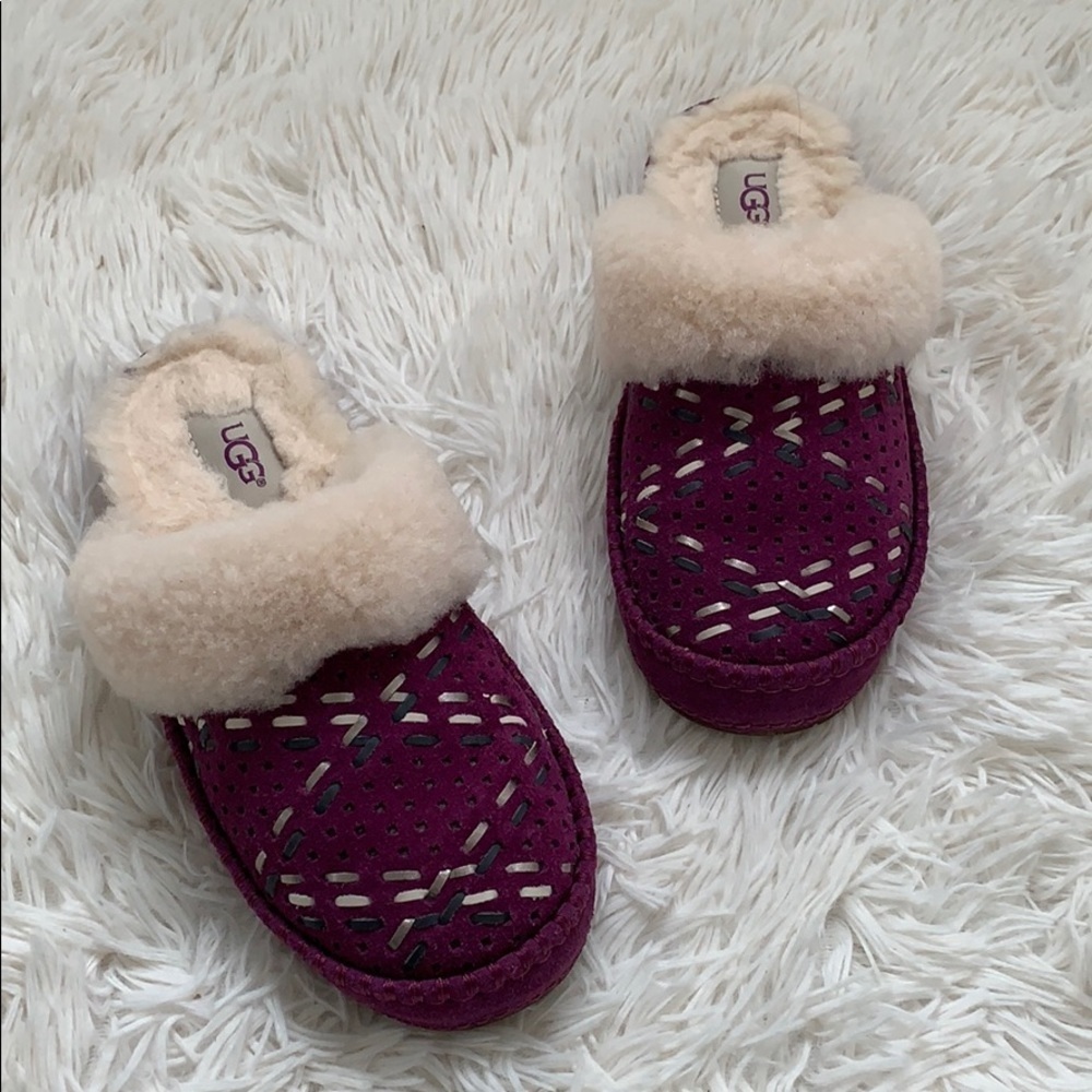 Authentic UGG Aira tehuano slippers size 5